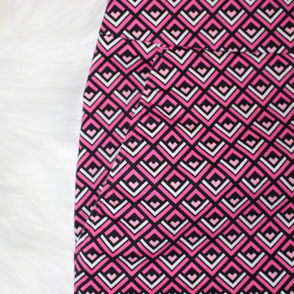 Express, white and pink printed shorts. - Picture 3 of 6